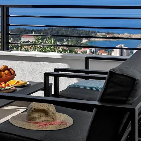 Apricus Makarska
