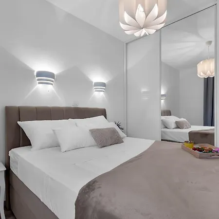 Apricus Apartment *