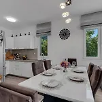 Apricus Apartment
