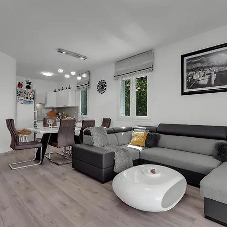 Apricus Lägenhet Makarska